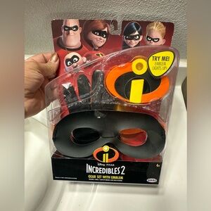 Incredibles 2 Gear Set with Emblem